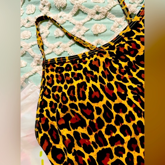 KORTNI JEAN One-Piece Sporty “Classic Cheetah” Sz M - NWT - Picture 4 of 9